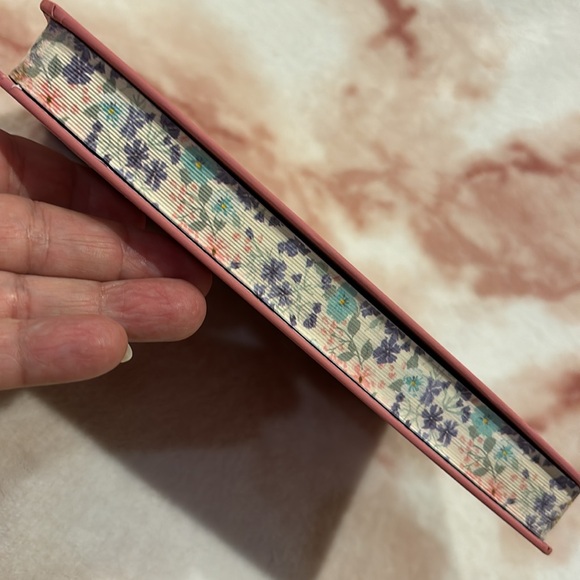 James Burke Busy Bee Pink Writers Journal Notebook Page Saver Ribbon NWT 180pgs - Picture 6 of 16